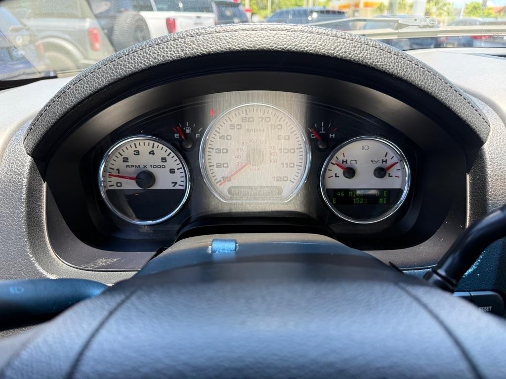 Ford F-150 Supercab 133" Lariat 2005