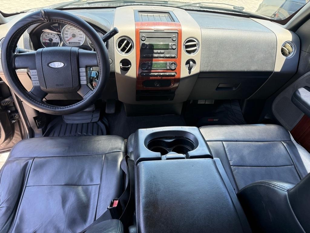 Ford F-150 Supercab 133" Lariat 2005