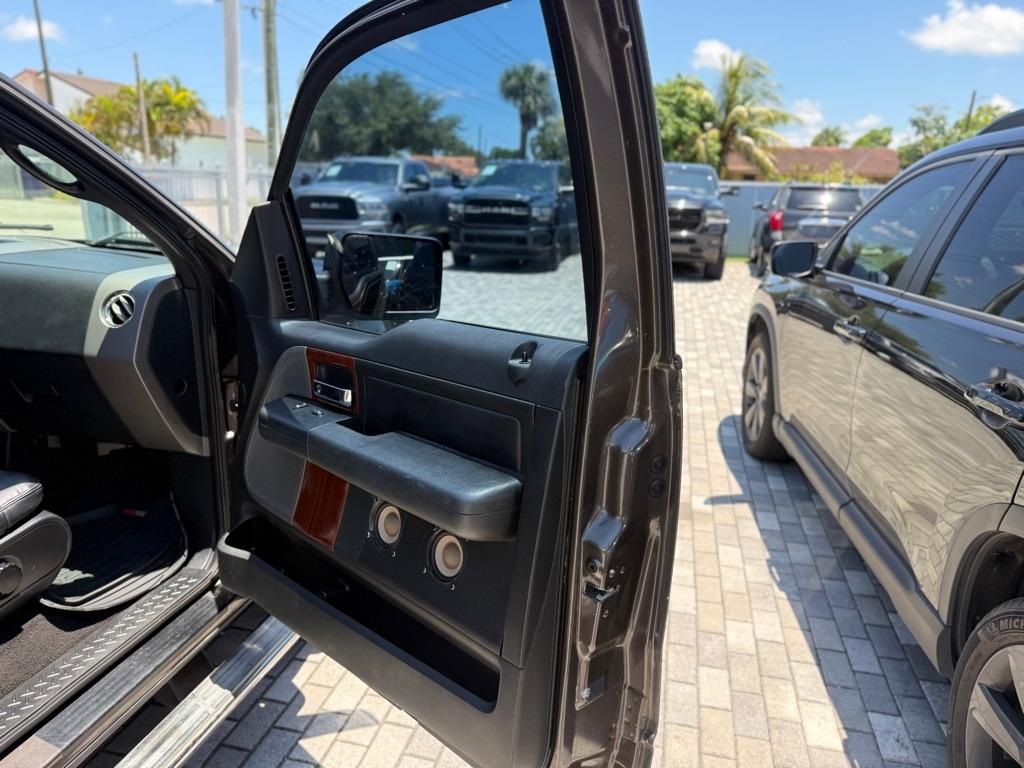 Ford F-150 Supercab 133" Lariat 2005