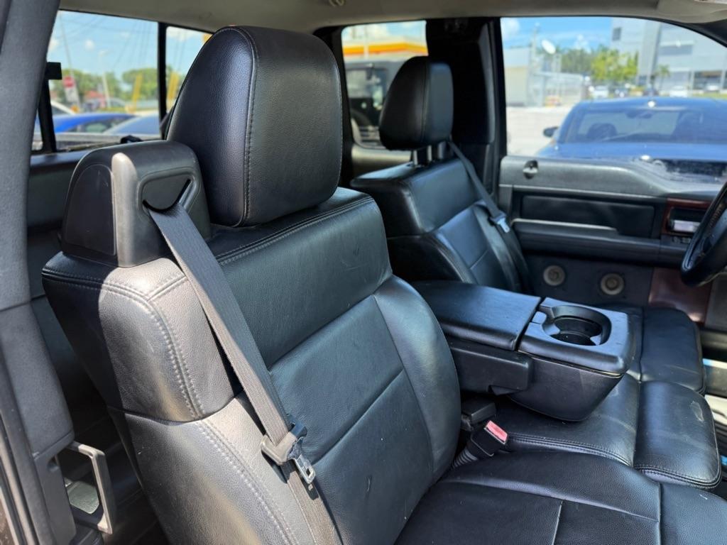 Ford F-150 Supercab 133" Lariat 2005