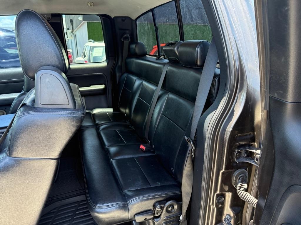 Ford F-150 Supercab 133" Lariat 2005