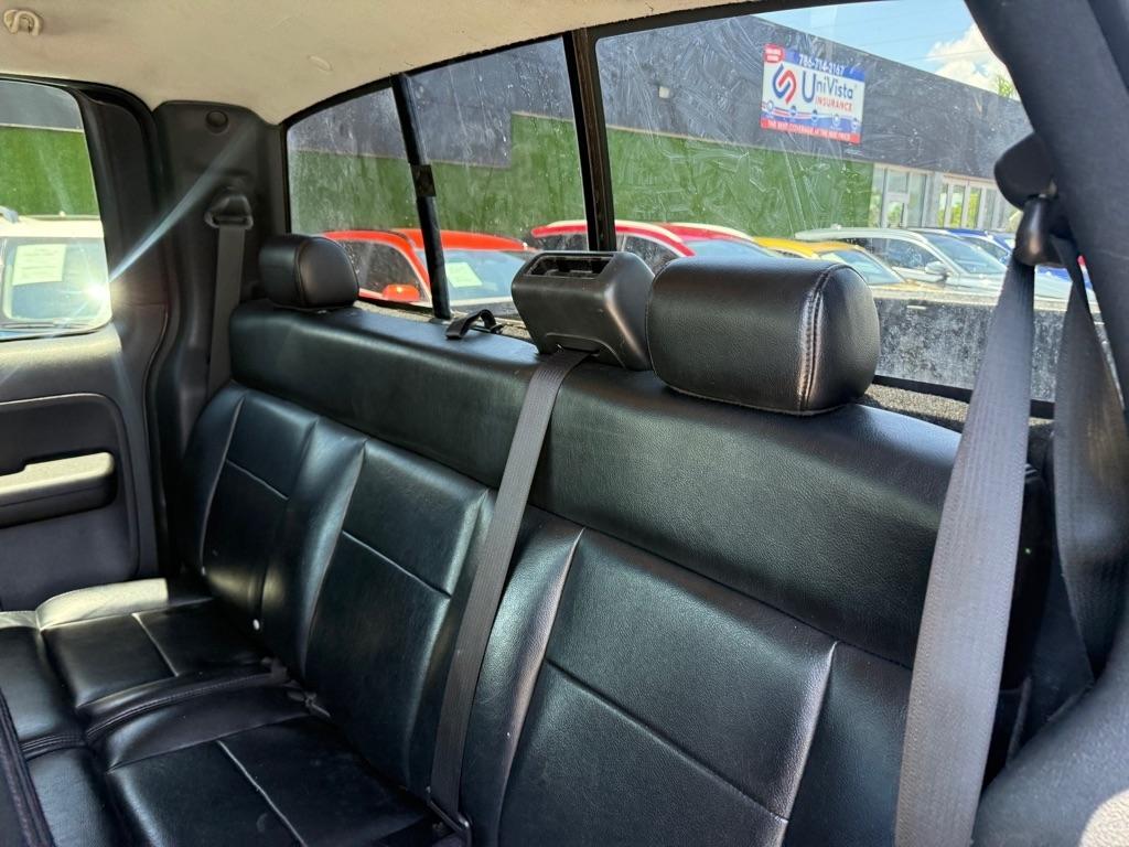 Ford F-150 Supercab 133" Lariat 2005