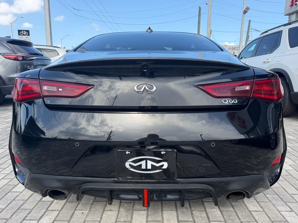 Infiniti Q60 LUXE RWD 2022