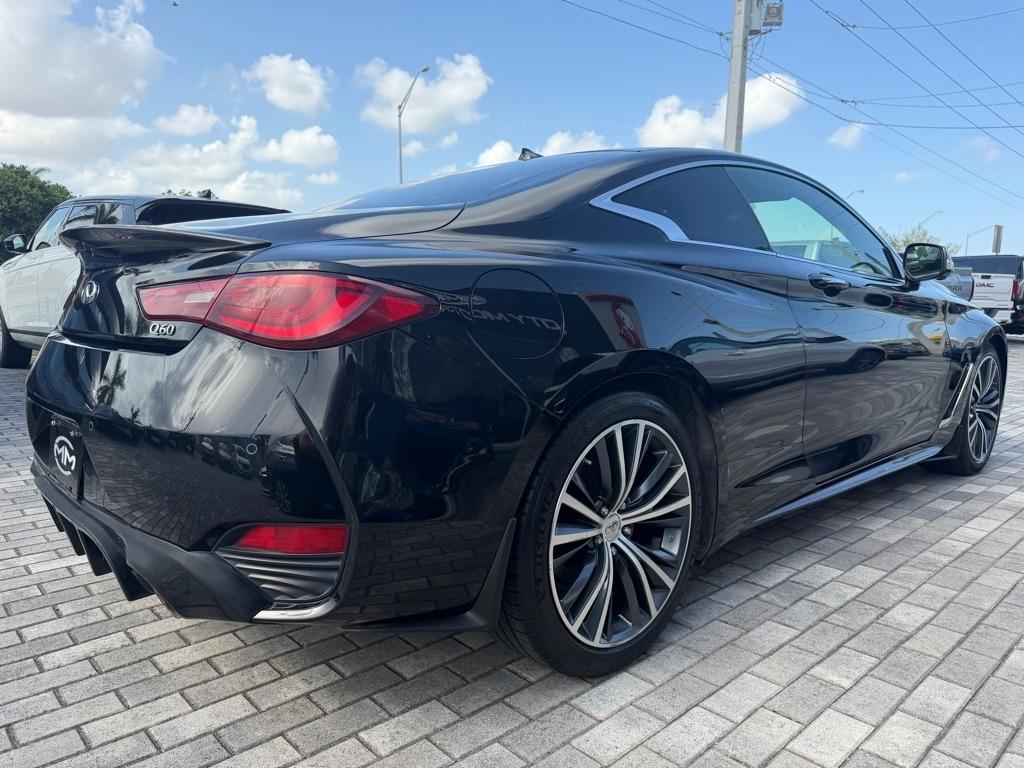 Infiniti Q60 LUXE RWD 2022