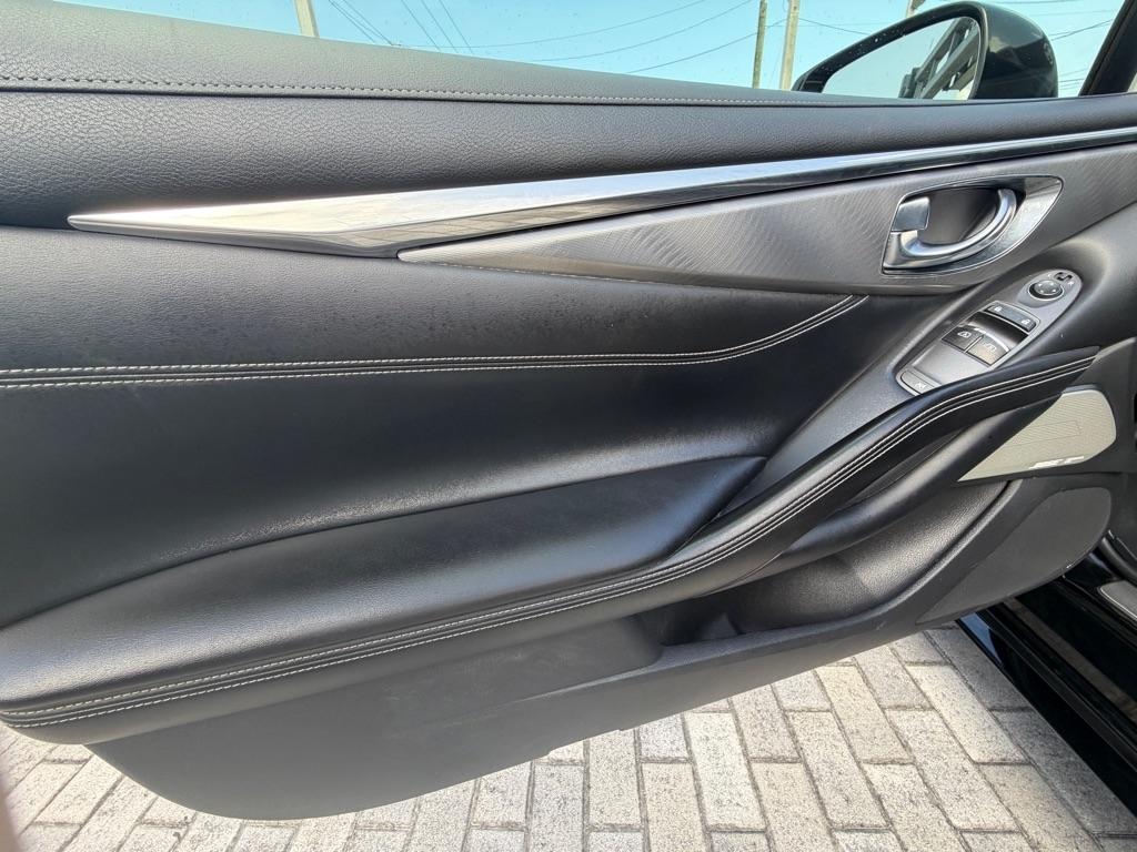 Infiniti Q60 LUXE RWD 2022