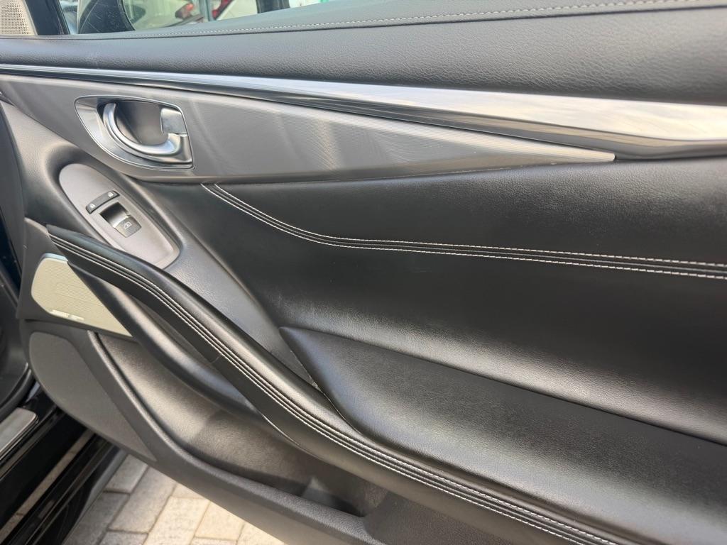 Infiniti Q60 LUXE RWD 2022
