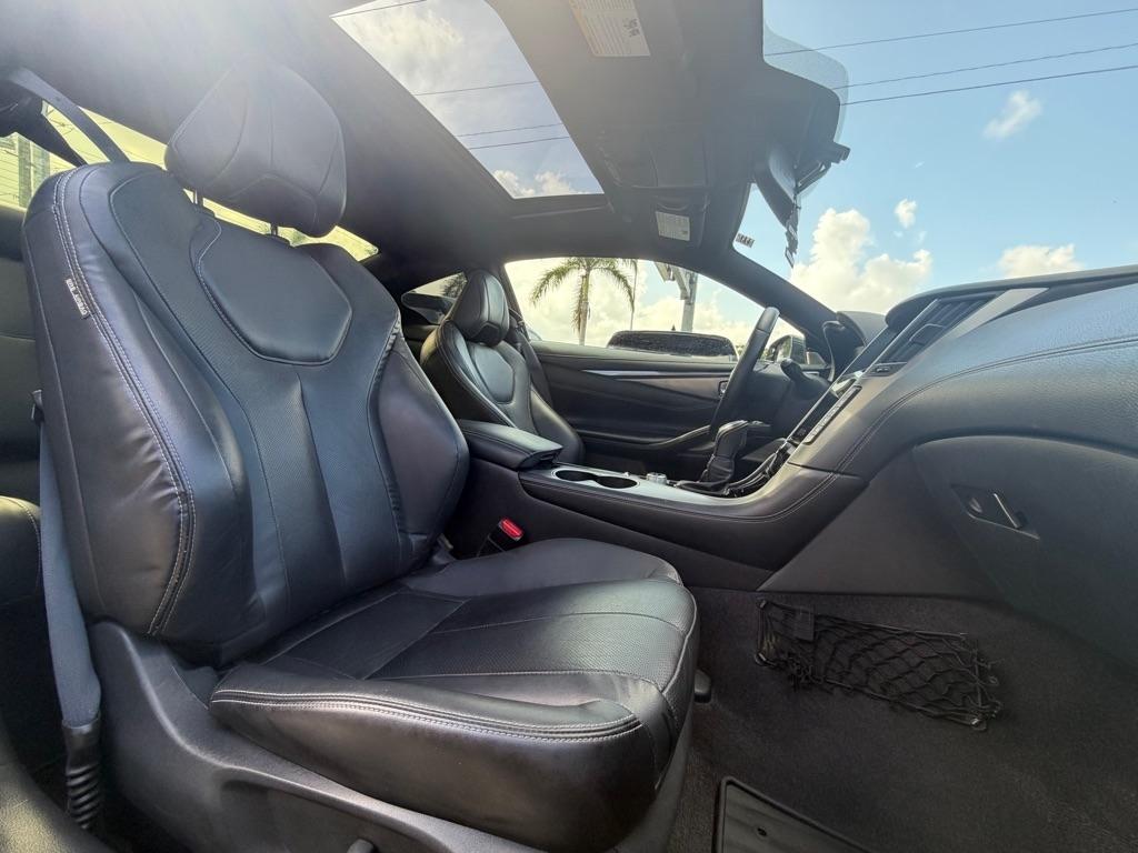 Infiniti Q60 LUXE RWD 2022