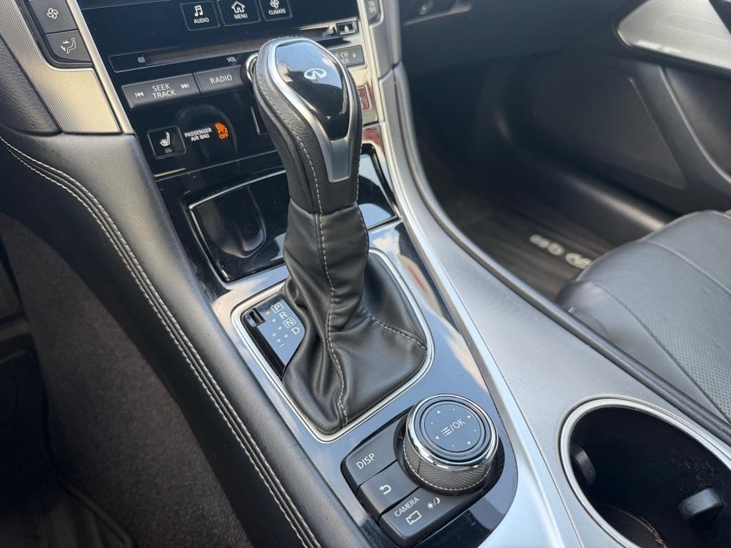 Infiniti Q60 LUXE RWD 2022
