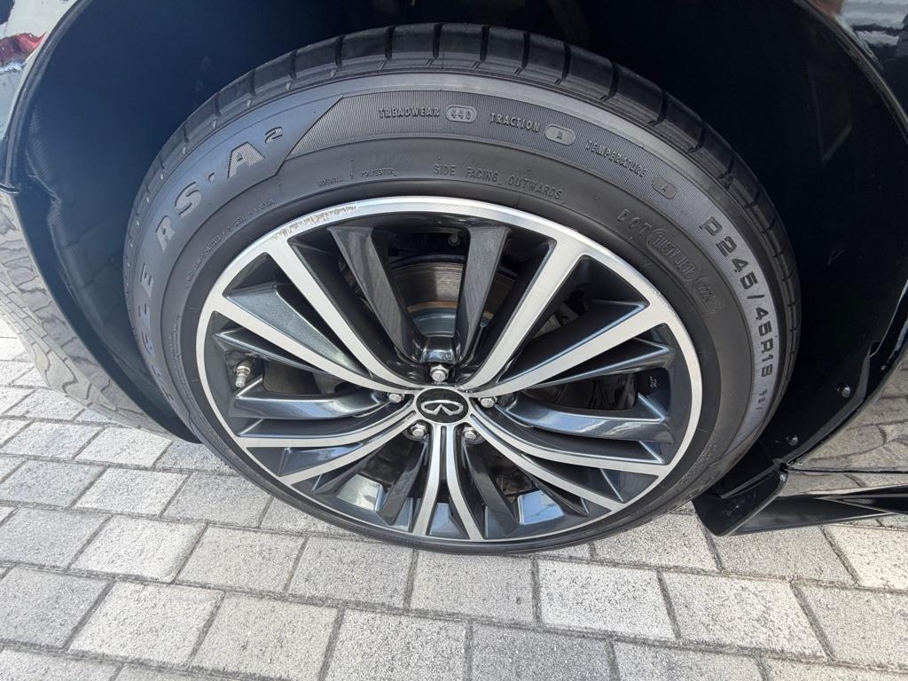 Infiniti Q60 LUXE RWD 2022