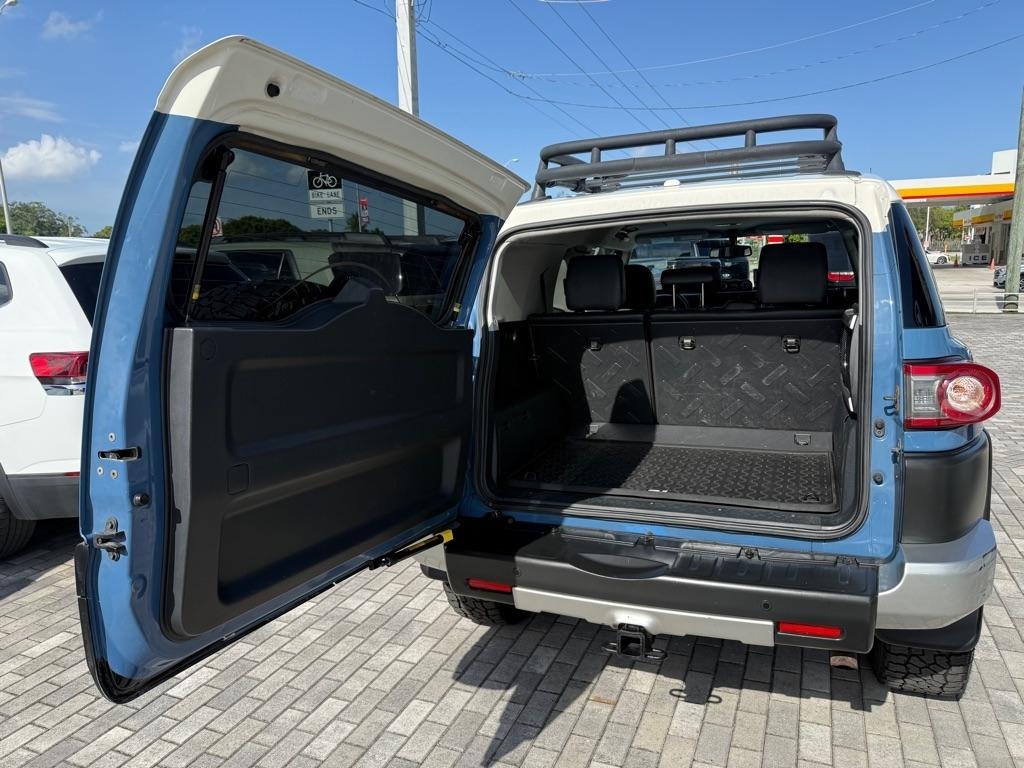 Toyota FJ Cruiser 4WD 4dr Man (Natl) 2012