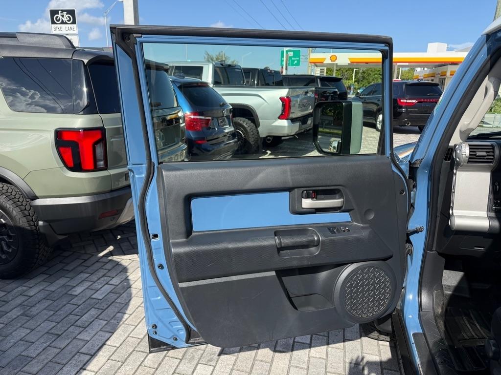 Toyota FJ Cruiser 4WD 4dr Man (Natl) 2012