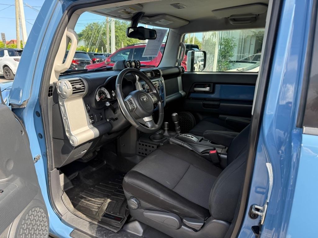 Toyota FJ Cruiser 4WD 4dr Man (Natl) 2012
