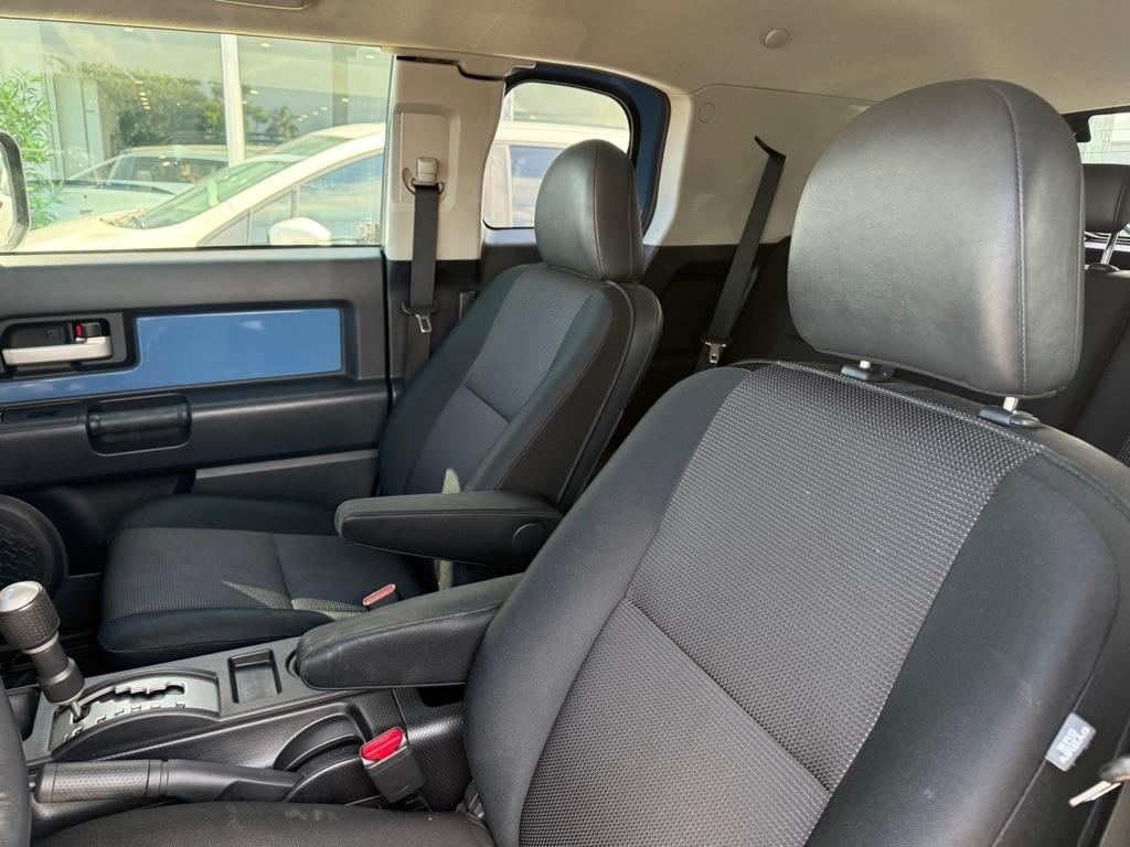 Toyota FJ Cruiser 4WD 4dr Man (Natl) 2012