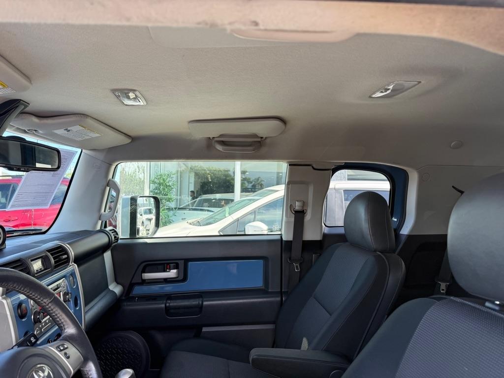 Toyota FJ Cruiser 4WD 4dr Man (Natl) 2012