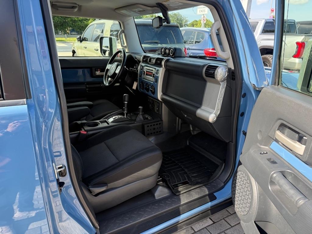 Toyota FJ Cruiser 4WD 4dr Man (Natl) 2012