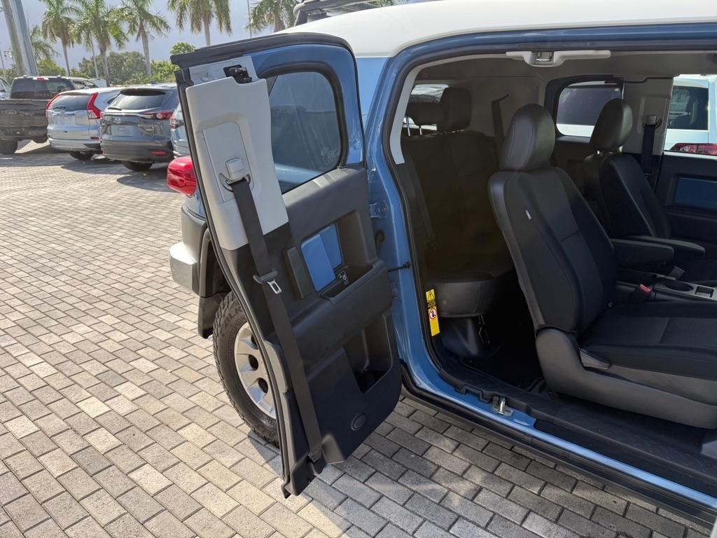Toyota FJ Cruiser 4WD 4dr Man (Natl) 2012