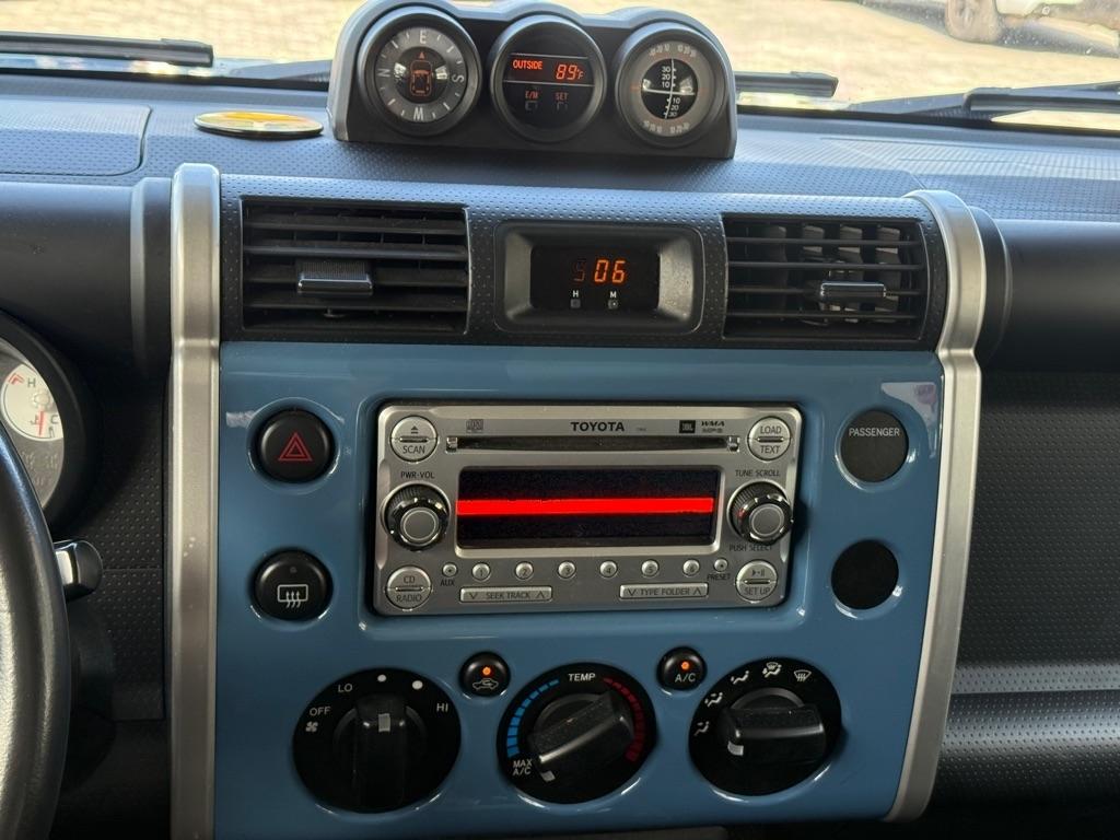 Toyota FJ Cruiser 4WD 4dr Man (Natl) 2012