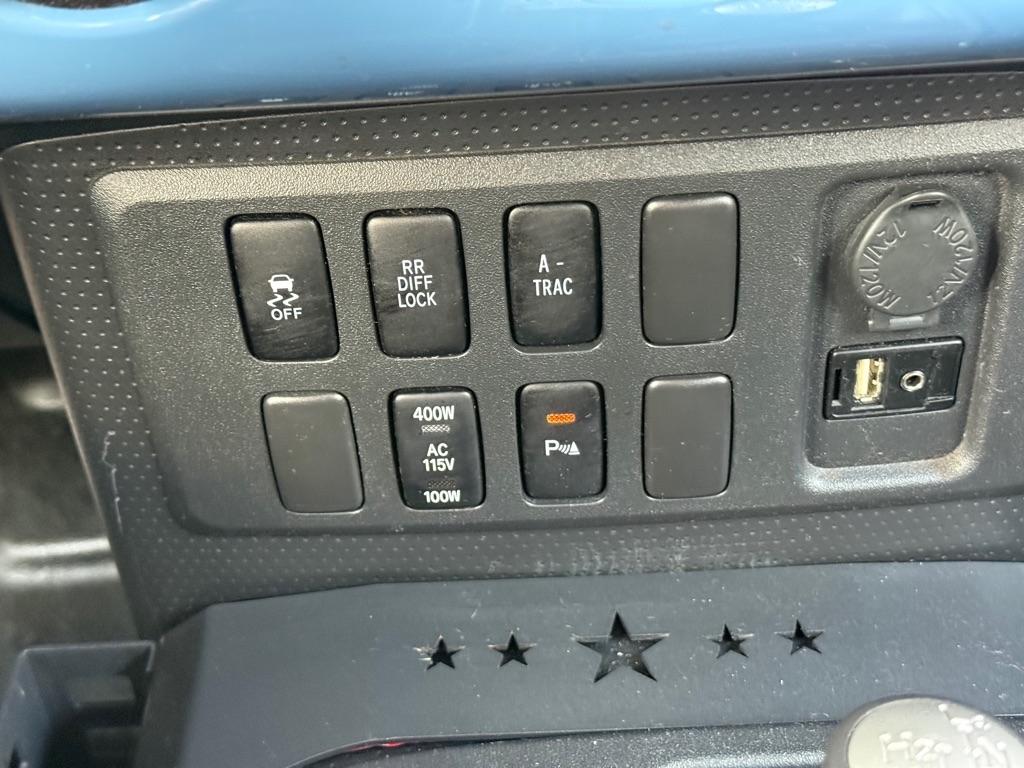 Toyota FJ Cruiser 4WD 4dr Man (Natl) 2012