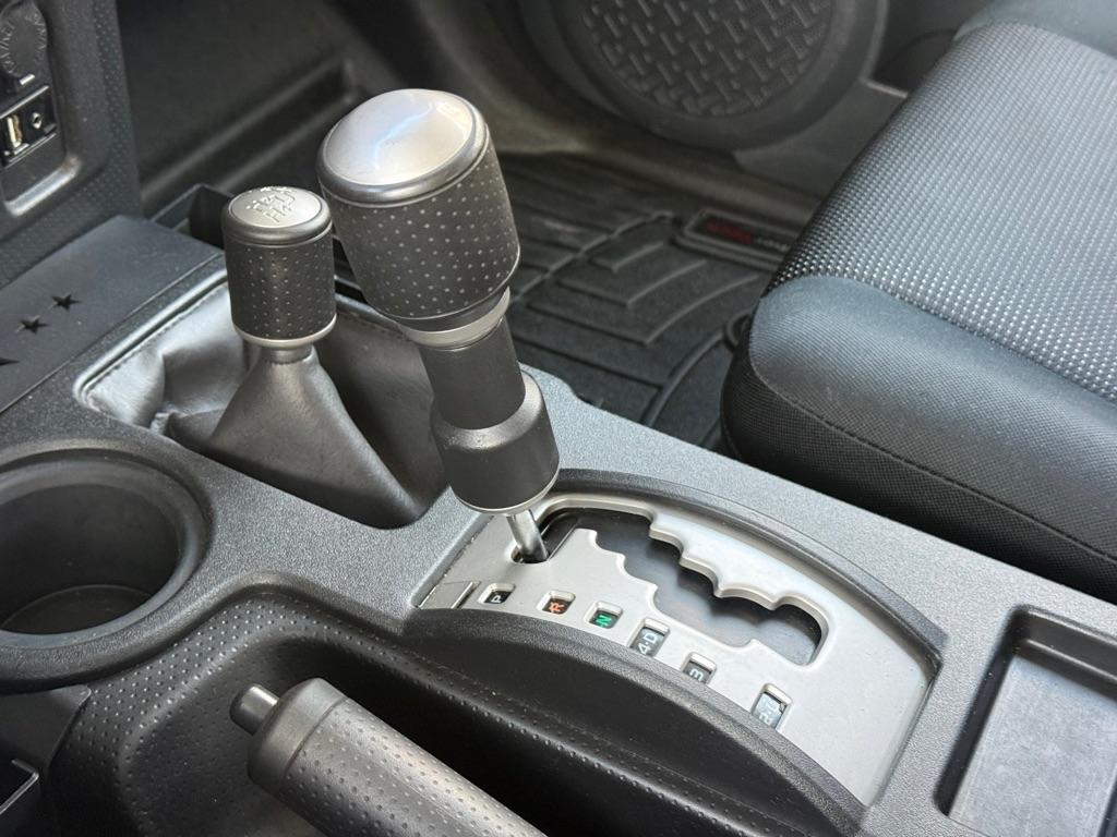 Toyota FJ Cruiser 4WD 4dr Man (Natl) 2012