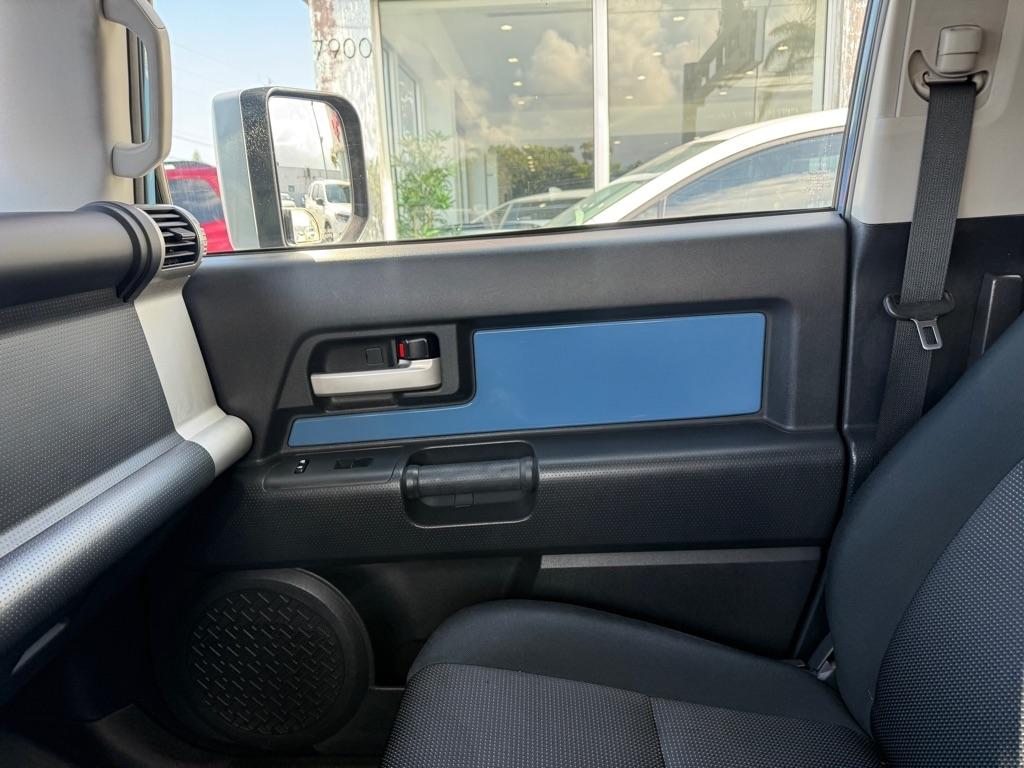 Toyota FJ Cruiser 4WD 4dr Man (Natl) 2012