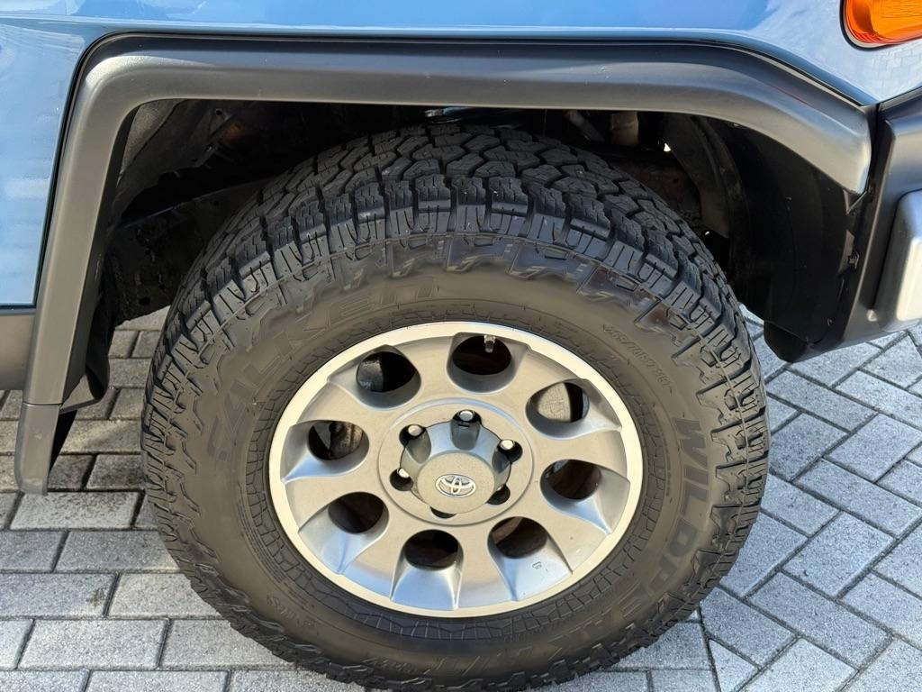 Toyota FJ Cruiser 4WD 4dr Man (Natl) 2012