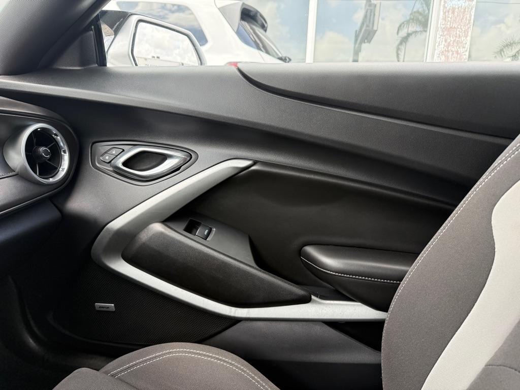 Chevrolet Camaro 2dr Cpe 1LT 2016