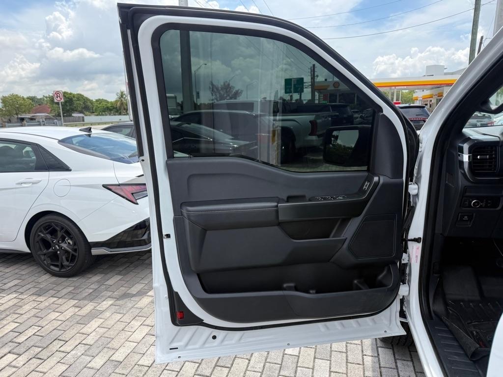 Ford F-150 XL 4WD SuperCab 6.5' Box 2023