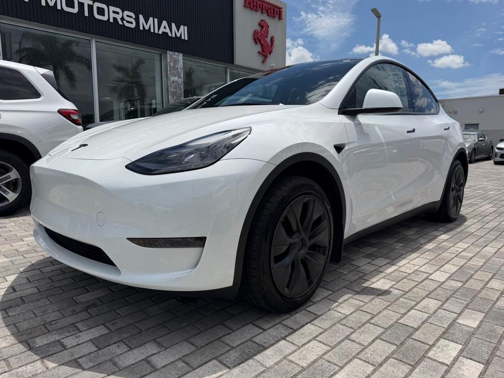Tesla Model Y RWD *Ltd Avail* 2024