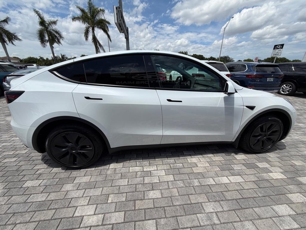 Tesla Model Y RWD *Ltd Avail* 2024