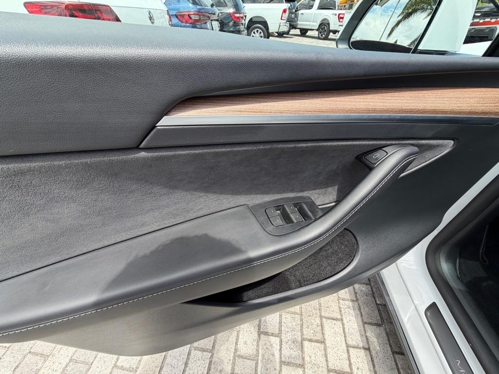 Tesla Model Y RWD *Ltd Avail* 2024