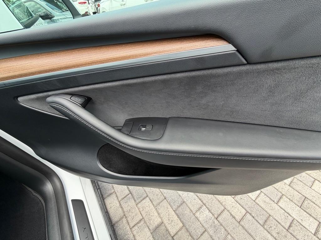 Tesla Model Y RWD *Ltd Avail* 2024