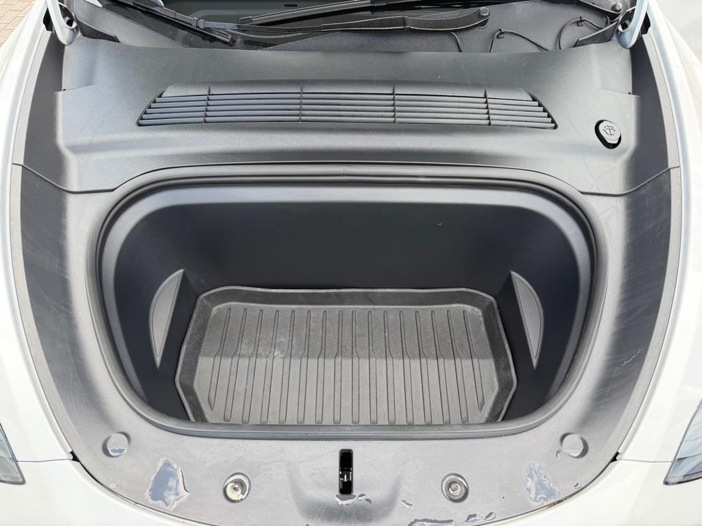 Tesla Model Y RWD *Ltd Avail* 2024