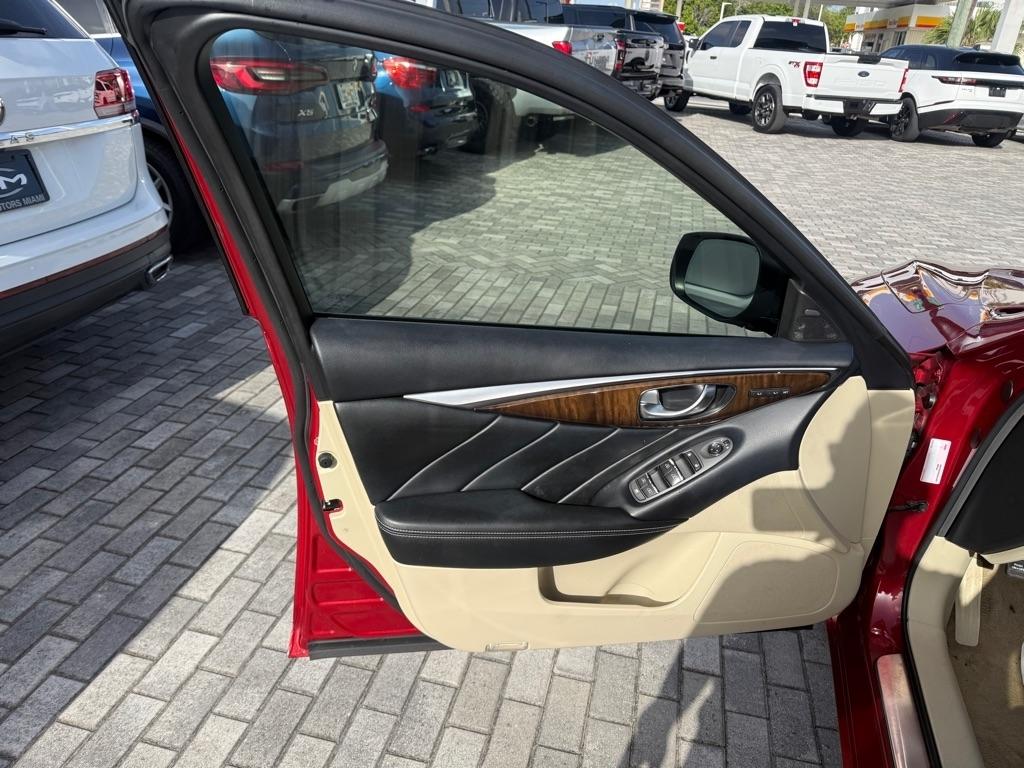 Infiniti Q50 4dr Sdn 3.0t Premium RWD 2016