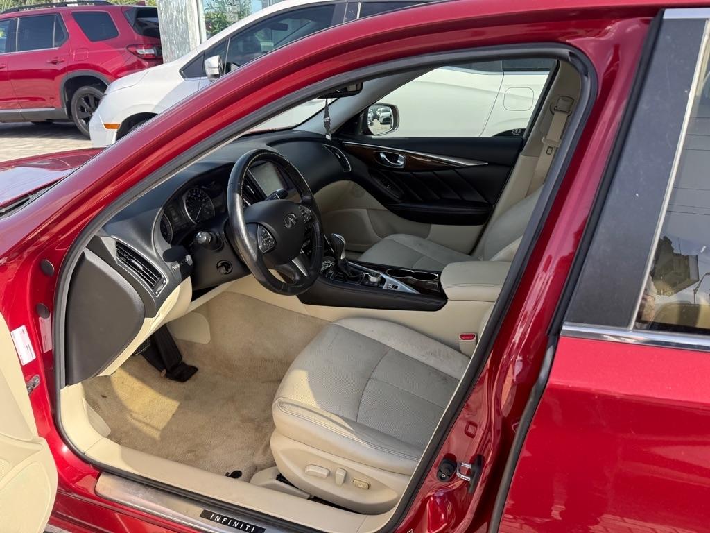 Infiniti Q50 4dr Sdn 3.0t Premium RWD 2016