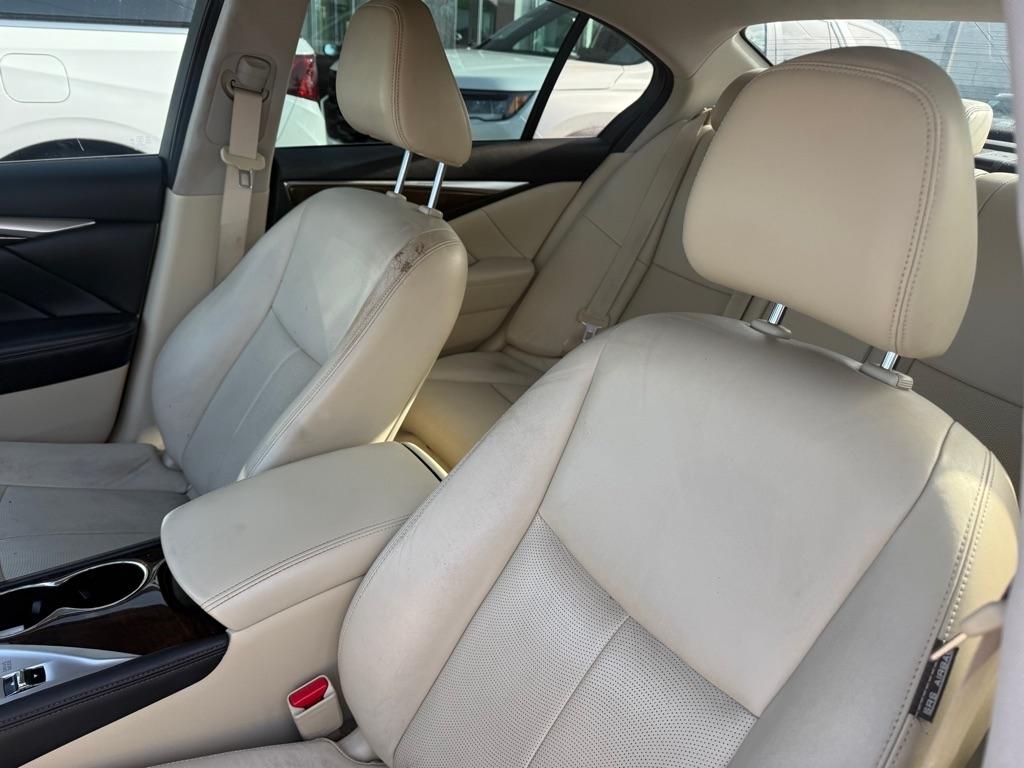 Infiniti Q50 4dr Sdn 3.0t Premium RWD 2016