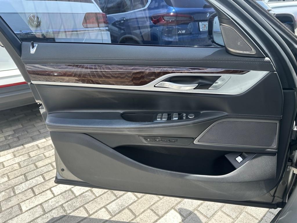 BMW 7 Series 740i Sedan 2021