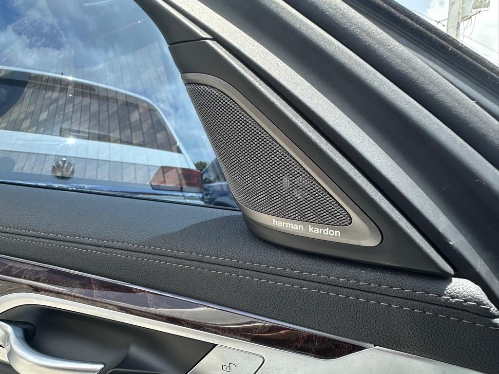 BMW 7 Series 740i Sedan 2021