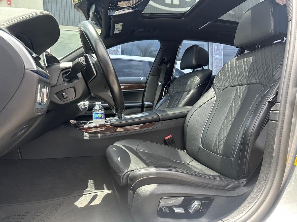 BMW 7 Series 740i Sedan 2021