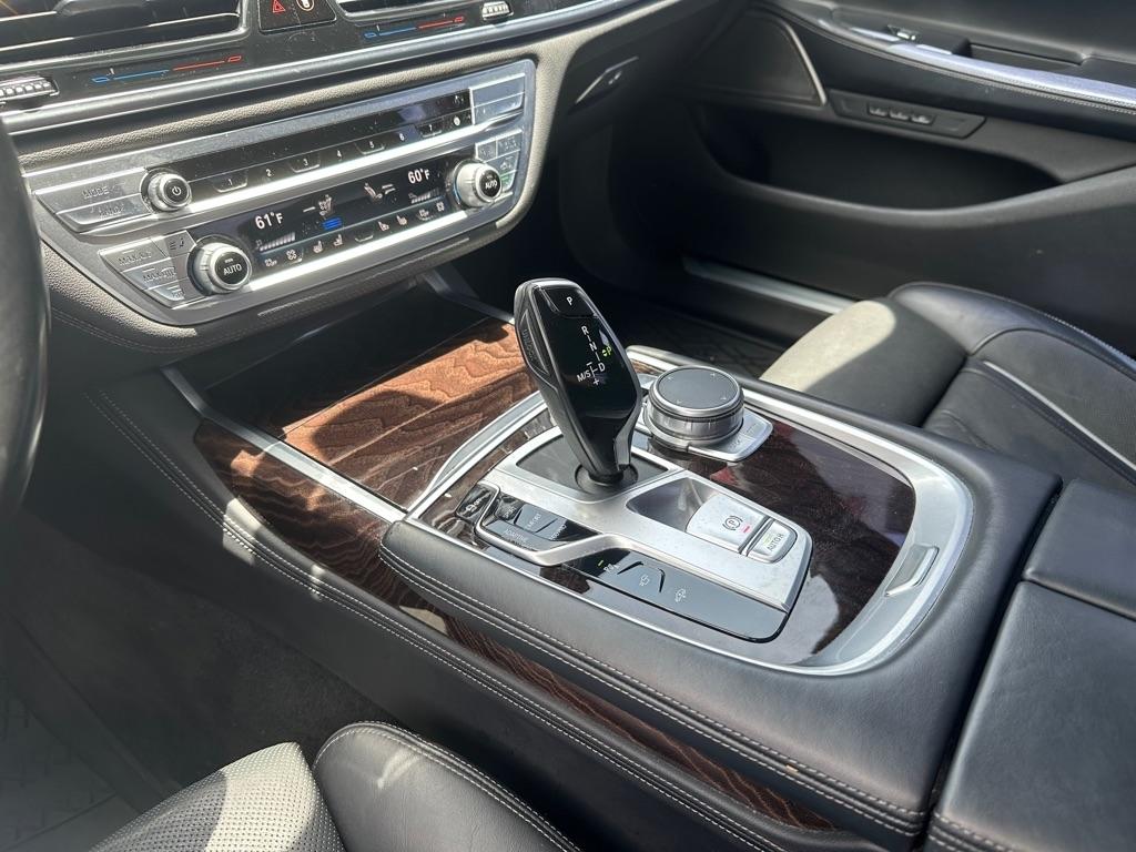 BMW 7 Series 740i Sedan 2021
