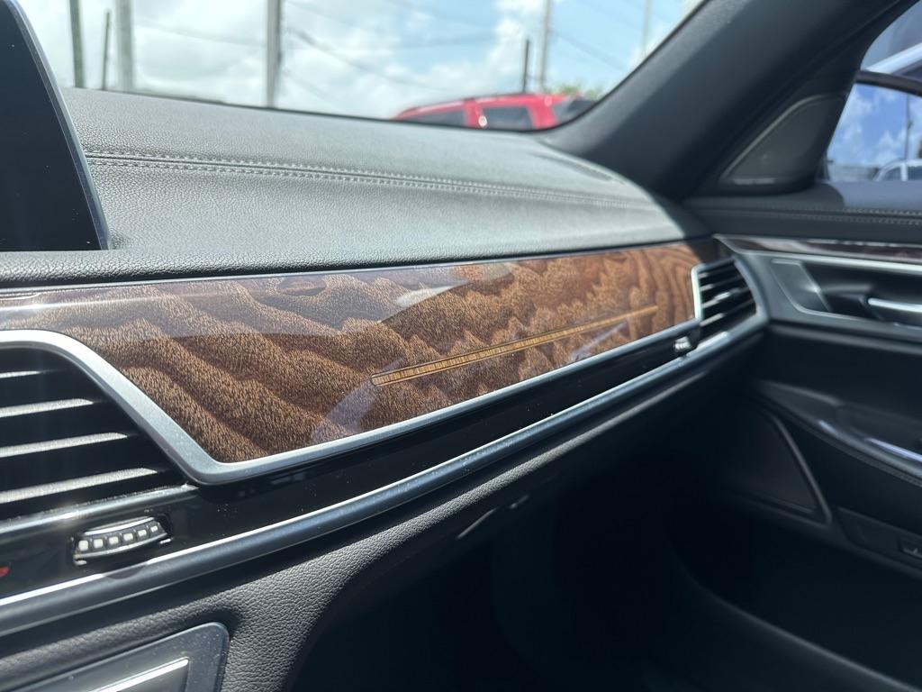 BMW 7 Series 740i Sedan 2021