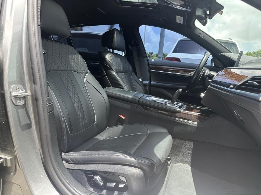 BMW 7 Series 740i Sedan 2021
