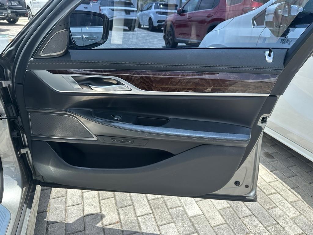 BMW 7 Series 740i Sedan 2021