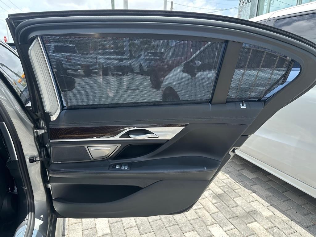 BMW 7 Series 740i Sedan 2021