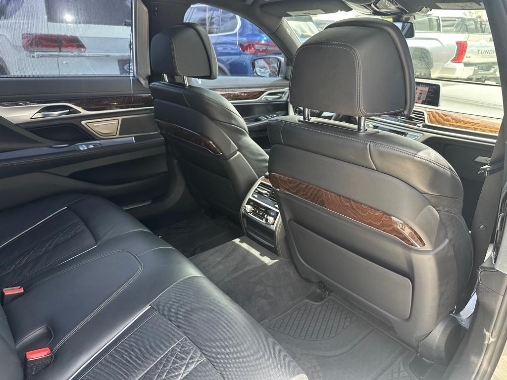 BMW 7 Series 740i Sedan 2021