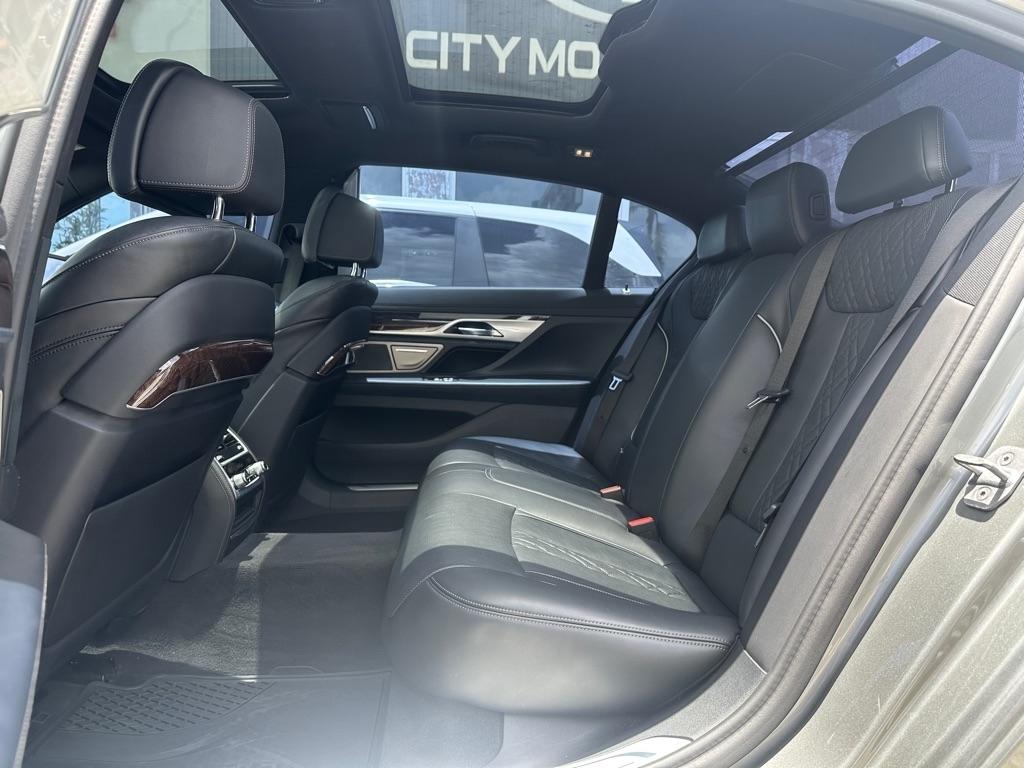 BMW 7 Series 740i Sedan 2021