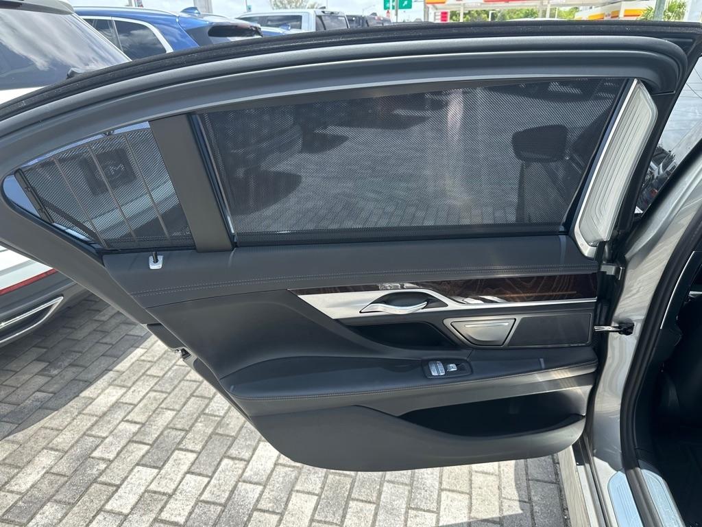 BMW 7 Series 740i Sedan 2021