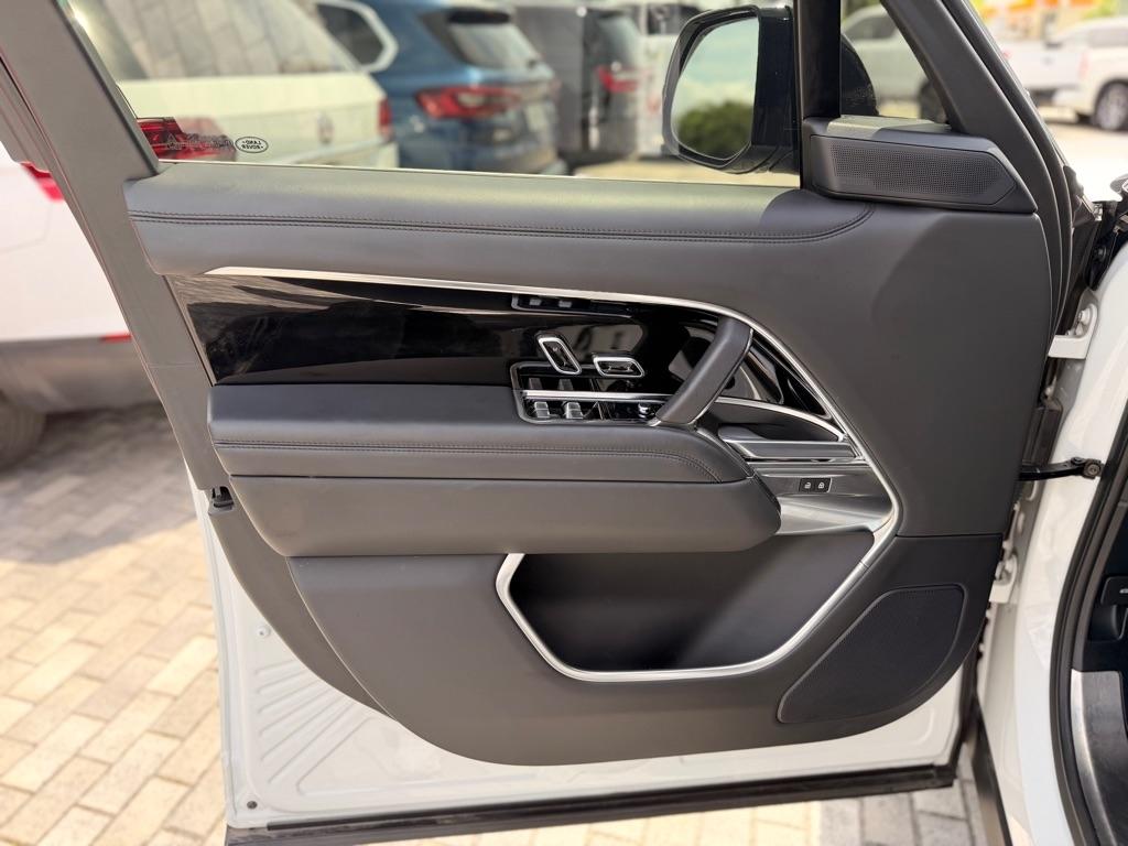 Land Rover Range Rover P530 SE LWB 7 Seat 2023