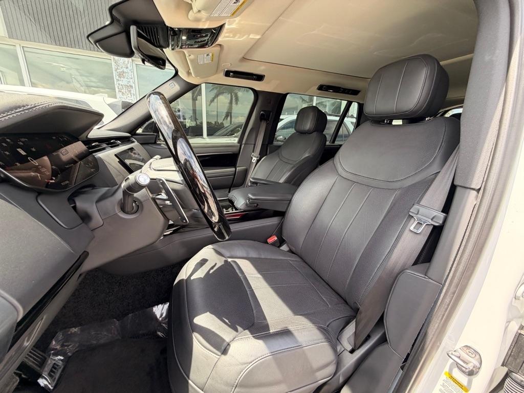 Land Rover Range Rover P530 SE LWB 7 Seat 2023
