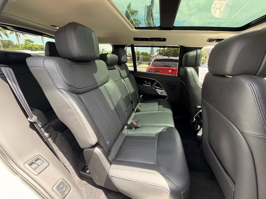 Land Rover Range Rover P530 SE LWB 7 Seat 2023