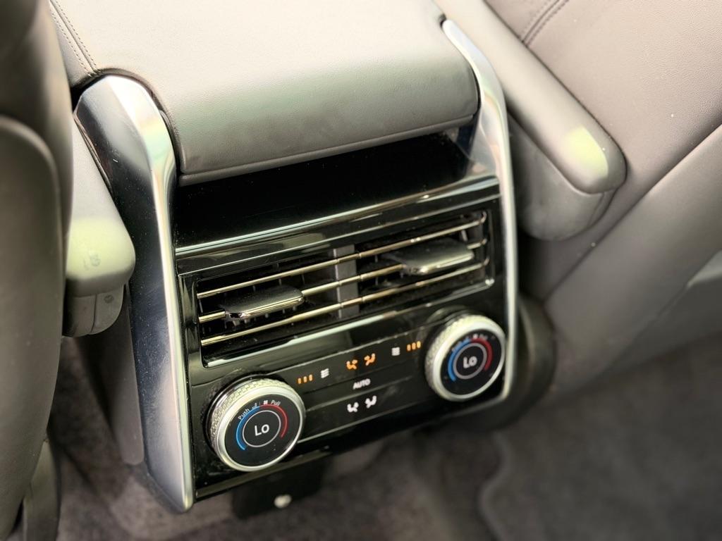 Land Rover Range Rover P530 SE LWB 7 Seat 2023